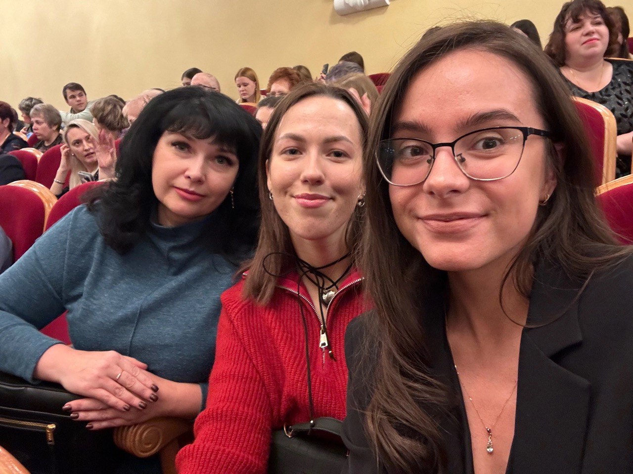 15 ноября студенты группы 20ИПО1 совместно с куратором Н. В. Семиной посмотрели постановку пьесы Островского «Бесприданница»